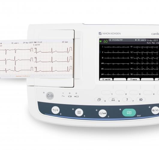 Lo tenemos a su disposición: CARDIOFAX C (ECG-3150) el electrocardiograma ligero y portátil de Nihon Kohden